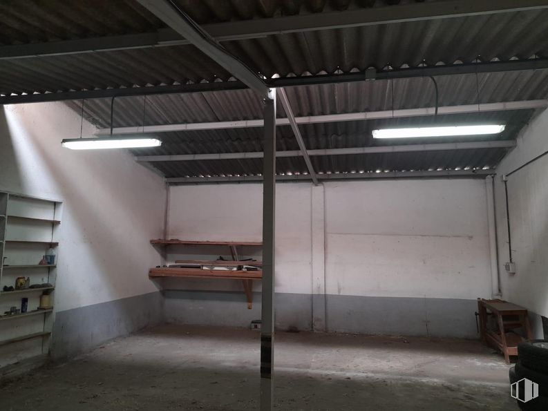 Industrial for sale at Calle Potasa, Villaverde, Madrid, 28021 with light fixture, lighting, property, interior design, wood, architecture, flooring, floor, building and beam around