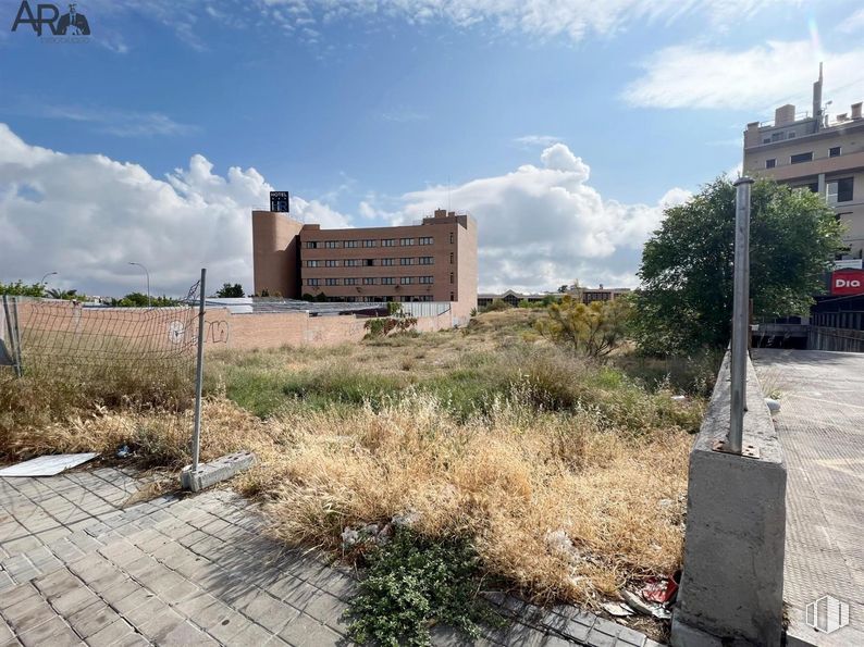 Suelo en alquiler y venta en Zona Enrique Tierno Galván, Valdemoro, Madrid, 28341 con edificio, nube, cielo, planta, durante el día, propiedad, lote de terreno, hierba, pared y superficie de la carretera alrededor