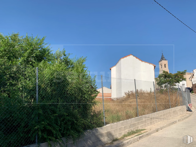 Land for sale at Zona centro, Seseña, Toledo, 45223 with building, sky, plant, road surface, slope, residential area, asphalt, facade, landscape and electricity around