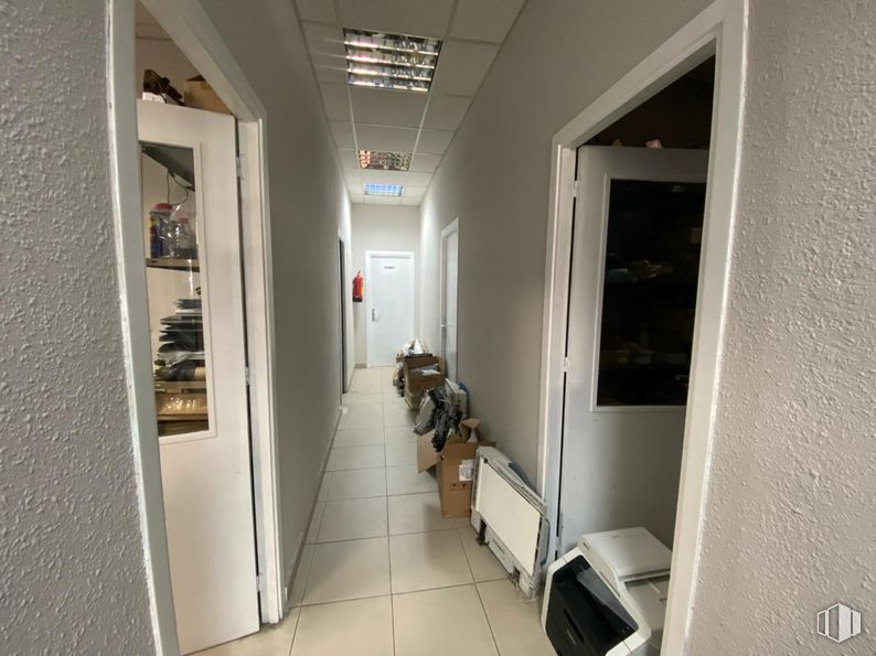 Retail for sale at Paseo de Santo Tomás, Ávila, 05003 with door, fixture, flooring, floor, building, ceiling, house, hall, event and daylighting around