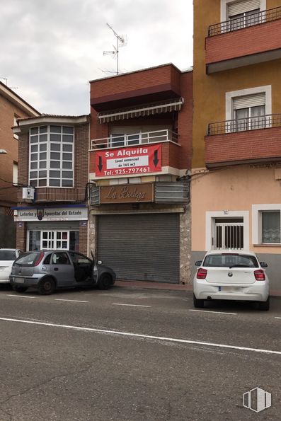 Retail for rent at Avenida Constitución, 12, Santa Olalla, Toledo, 45530 with car, window, building, tire, automotive parking light, wheel, vehicle, property, sky and cloud around