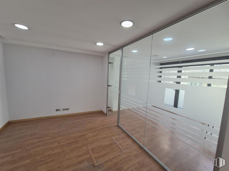 Office for sale at Calle Cronos, San Blas - Canillejas, Madrid, 28037 with mirror, flooring, floor, interior design, wood, ceiling, door, apartment, wood flooring and glass around