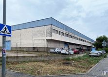 Industrial for sale at Zona industrial, Torrejón de Ardoz, Madrid, 28850 with car, building, sky, plant, cloud, vehicle, motor vehicle, tree, traffic sign and residential area around