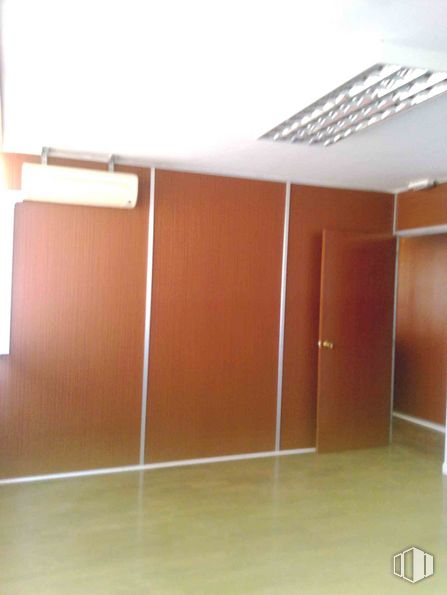 Oficina en alquiler en Calle Ruiseñor, 4, Fuenlabrada, Madrid, 28946 con puerta, propiedad, madera, edificio, casa, piso, pavimento, pasillo, propiedad material y madera alrededor