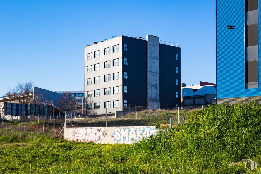 Office for sale at Calle Secoya, Carabanchel, Madrid, 28054 with building, sky, plant, window, tower block, urban design, land lot, condominium, tree and neighbourhood around