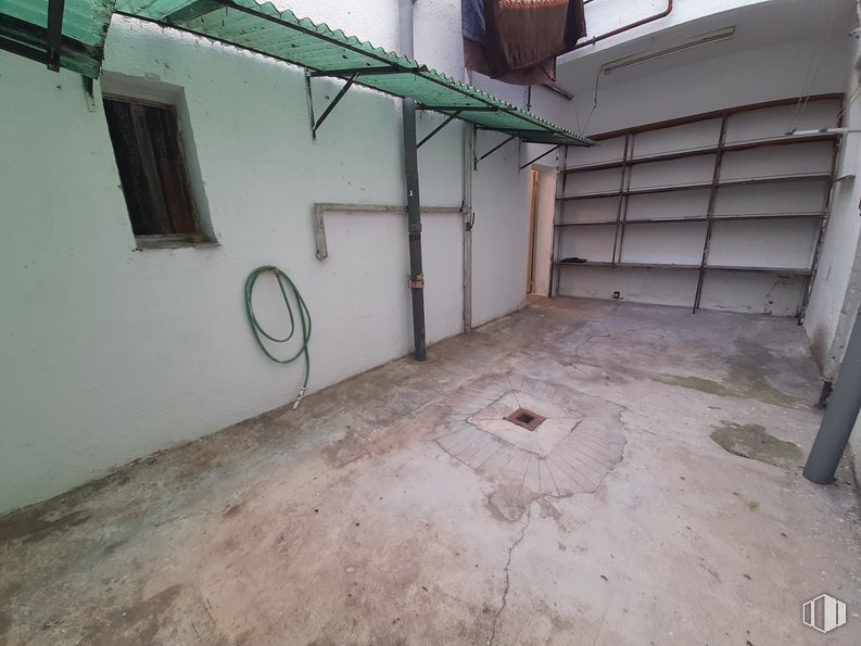 Local en venta en Calle Isidro Fernández, Fuencarral - El Pardo, Madrid, 28034 con ventana, madera, suelo, suelos, edificio, accesorio, material compuesto, hormigón, techo y casa alrededor