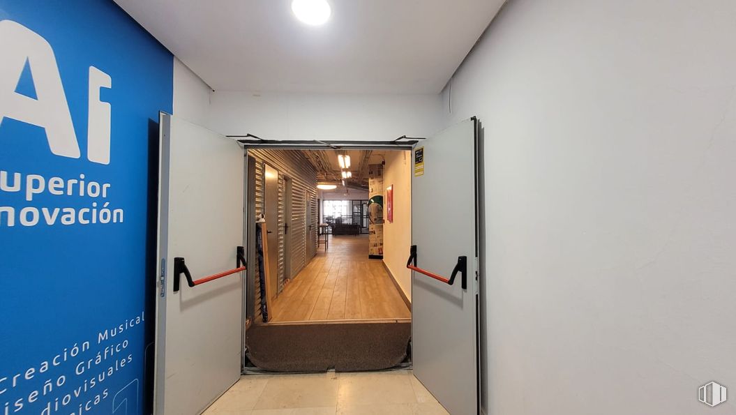 Office for sale & for rent at Avenida Institución Libre de Enseñanza, San Blas - Canillejas, Madrid, 28037 with flooring, floor, interior design, ceiling, cleanliness and aluminium around