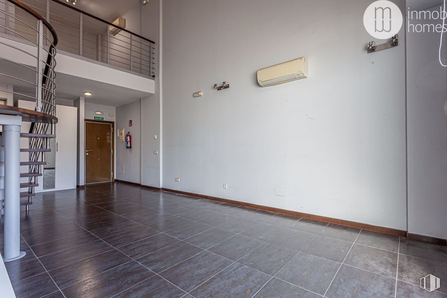 Oficina en venta en Avenida Constitución, Coslada, Madrid, 28820 con puerta, accesorio, suelos, madera, suelo, pared, hall, edificio, techo y material compuesto alrededor