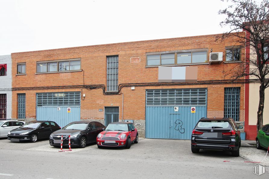 Nave en alquiler en Calle Hierro, Torrejón de Ardoz, Madrid, 28850 con coche, edificio, ventana, puerta, luz de estacionamiento automotriz, vehículo terrestre, rueda, neumático, vehículo y cielo alrededor