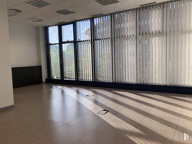 Oficina en venta en Calle Norias, 80, Majadahonda, Madrid, 28220 con ventana, accesorio, madera, suelos, sombra, interiorismo, suelo, hall, propiedad material y tintes y matices alrededor