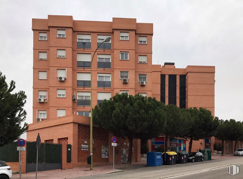 Local en venta en Calle Tulipán, Móstoles, Madrid, 28933 con edificio, cielo, ventana, coche, vehículo, árbol, diseño urbano, arquitectura, zona residencial y condominio alrededor