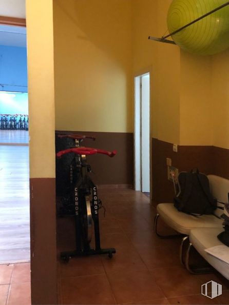 Local en alquiler y venta en Calle Alcobendas, 3, Leganés, Madrid, 28914 con equipaje y bolsos, sofá, bolsa, alumbrado, neumático, propiedad, rueda, bicicleta, edificio y rueda de bicicleta alrededor