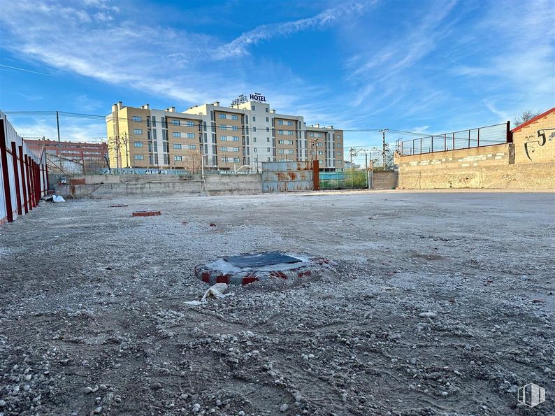 Suelo en alquiler en Calle Bernarda García, 14, Vicálvaro, Madrid, 28052 con material compuesto, hormigón, material de construcción, valla, alambrada y construcción alrededor