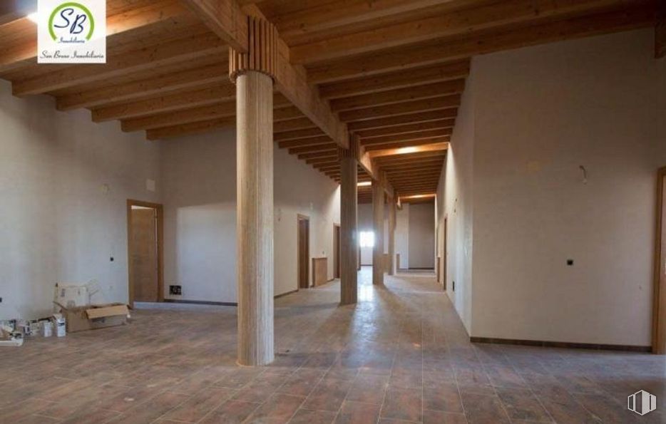 Retail for sale at Zona polígono, Cantalejo, Segovia, 40320 with wood, hall, building, interior design, floor, flooring, real estate, beam, ceiling and hardwood around