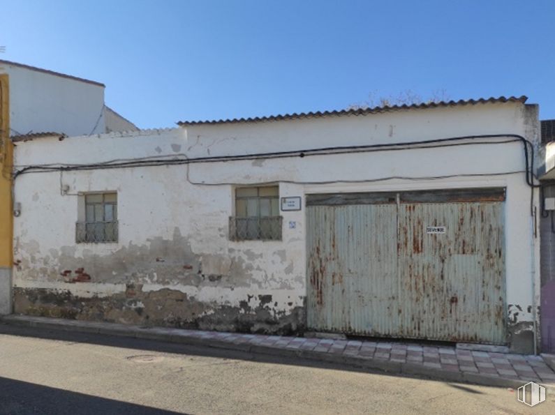 Industrial for sale at Zona Centro, Villanueva de Bogas, Toledo, 45410 with window, door, house, sky, building, asphalt, land lot, road surface, plant and beige around