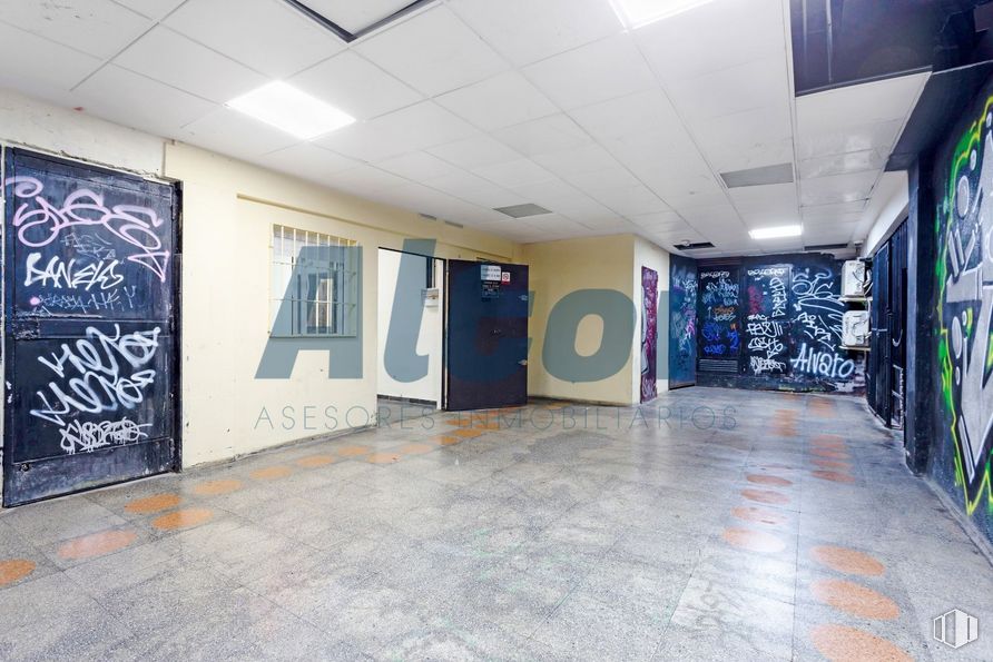 Local en venta en Calle Andrés Mellado, Chamberí, Madrid, 28015 con edificio, suelos, arte, suelo, puerta, casa, techo, fachada, hormigón y evento alrededor