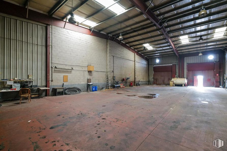 Industrial for sale at Calle Talleres, Alpedrete, Madrid, 28430 with flooring, floor, ceiling, hall, warehouse, building material, steel, fluorescent lamp, garage and beam around