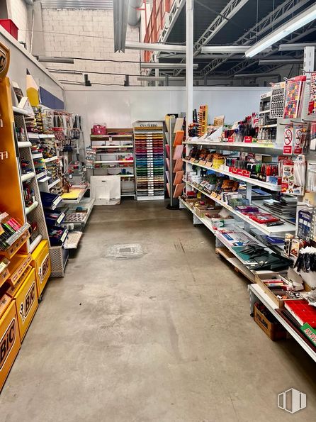 Industrial for rent at Calle Madera, Rivas-Vaciamadrid, Madrid, 28529 with packaged goods, shelf, shelving, wood, floor, publication, retail, customer, box and building around