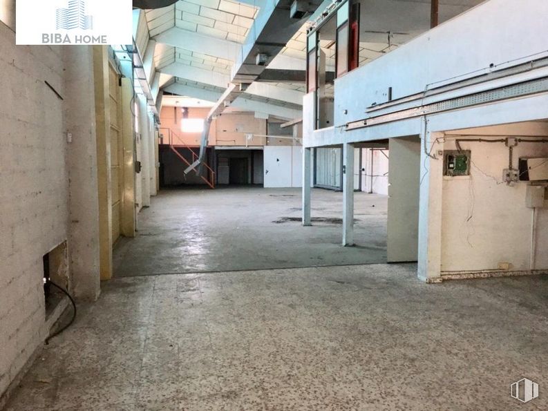 Industrial for sale at Zona empresarial, San Fernando de Henares, Madrid, 28830 with flooring, road, facade, fixture, road surface, concrete, city, ceiling, wood and hall around