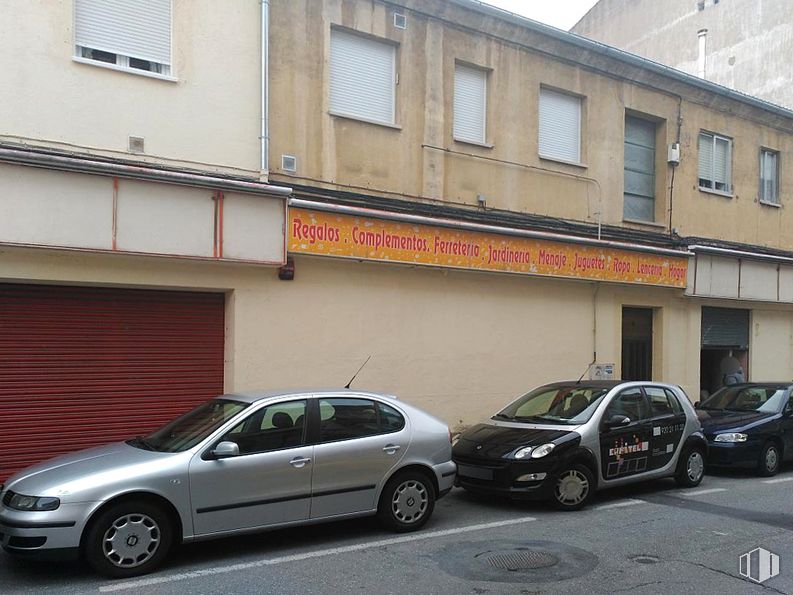 Retail for sale & for rent at Zona San Antonio, Ávila, 05005 with car, wheel, tire, window, building, automotive parking light, land vehicle, vehicle, automotive tire and motor vehicle around