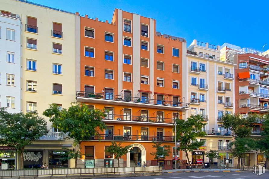 Oficina en alquiler en Calle Narváez, Salamanca, Madrid, 28009 con edificio, ventana, tiempo de día, cielo, propiedad, árbol, accesorio, arquitectura, bloque de pisos y diseño urbano alrededor