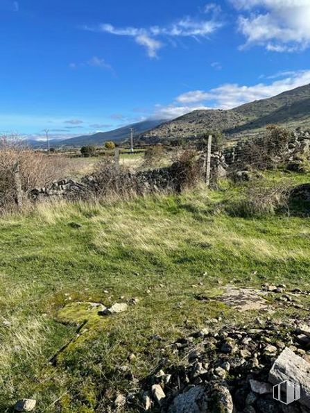 Land for rent at Carretera N-603, Otero de Herreros, Segovia, 40422 with cloud, sky, plant, mountain, natural landscape, highland, slope, terrain, grass and grassland around