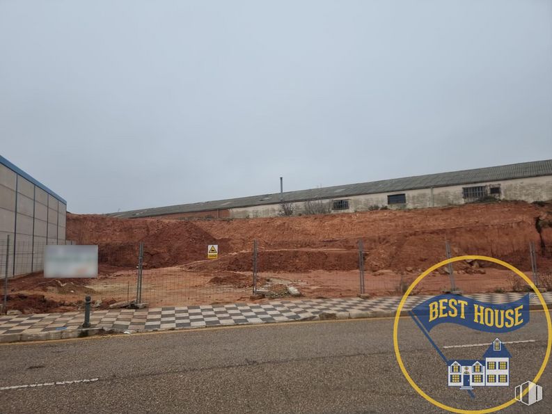 Land for sale at Zona Cruz Roja, Cuenca, 16002 with sky, land lot, asphalt, road surface, composite material, road, landscape, soil, slope and font around