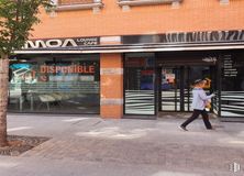 Retail for rent at  Calle Santa Isabel, Leganés, Madrid, 28911 with pants, person, building, top, tree, window, road surface, sidewalk, leisure and brick around