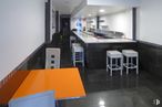 Local en alquiler y venta en Avenida Lisboa, Alcorcón, Madrid, 28924 con taburete, mesa, mueble, escritorio para computadora, diseño automotriz, edificio, cocina, estantería, diseño de interiores y silla alrededor