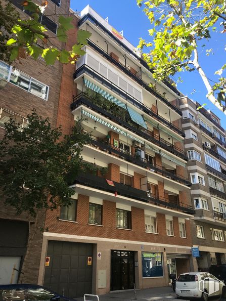 Oficina en alquiler en Calle Núñez Morgado, 5, Chamartín, Madrid, 28036 con coche, vehículo terrestre, edificio, propiedad, cielo, rueda, neumático, ventana, árbol y diseño urbano alrededor