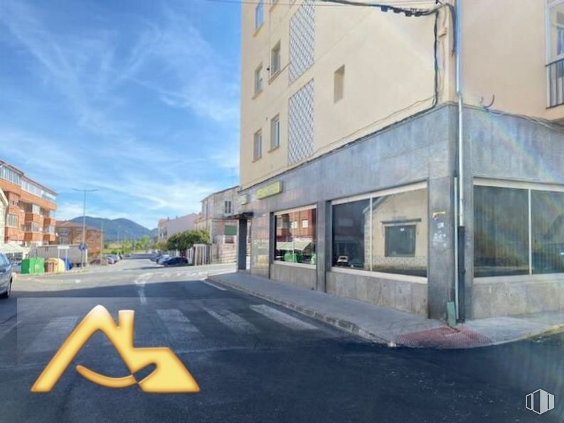 Retail for rent at Zona centro, El Barco de Ávila, Ávila, 05600 with building, window, sky, property, road surface, cloud, asphalt, urban design, neighbourhood and residential area around