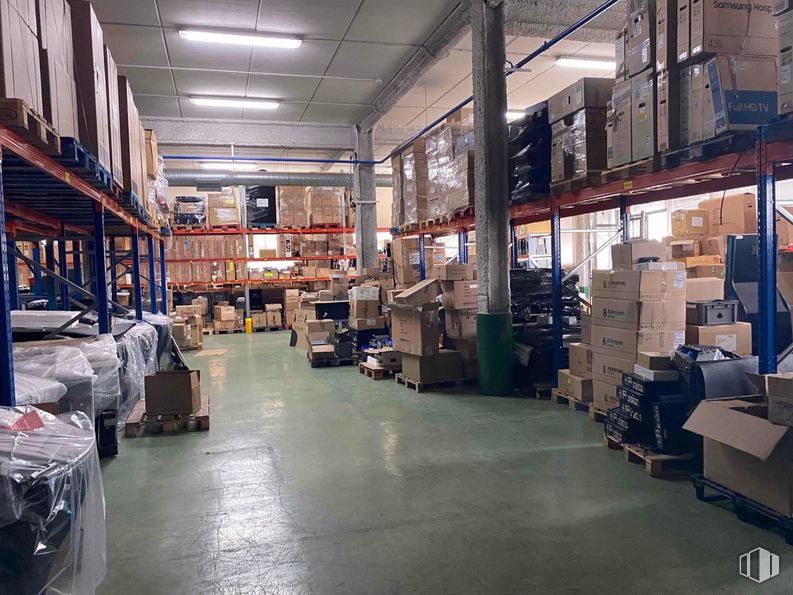 Industrial for sale at Zona industrial, Arganda del Rey, Madrid, 28500 with product, shelf, interior design, floor, bookcase, flooring, shelving, retail, wood and publication around