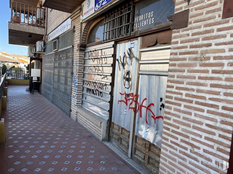 Local en venta en Calle Pablo Iglesias, Arganda del Rey, Madrid, 28500 con ladrillo, albañilería, barrio, pared, espacio público, superficie de la carretera, madera, acera, fachada y área metropolitana alrededor