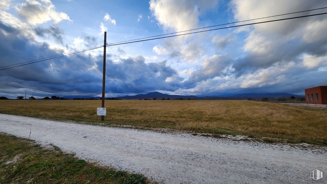 Land for sale at Polígono 36 Parcela 76, Escalona, Toledo, 45910 with cloud, sky, natural landscape, highland, overhead power line, road surface, land lot, electricity, asphalt and plant around