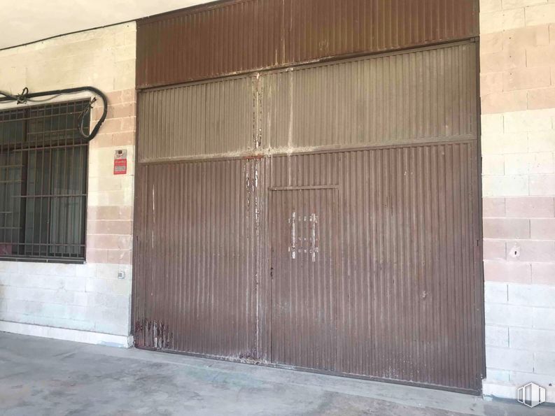 Nave en alquiler en Zona Fuencarral - El Pardo, Fuencarral - El Pardo, Madrid, 28034 con propiedad, edificio, madera, accesorio, ventana, albañilería, material compuesto, propiedad material, ladrillo y fachada alrededor