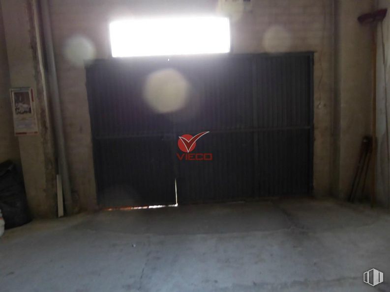 Industrial for sale at Avenida Reyes Católicos, Cuenca, 16003 with cabinetry, luggage & bags, fixture, automotive lighting, floor, road surface, flooring, wood, building and gas around