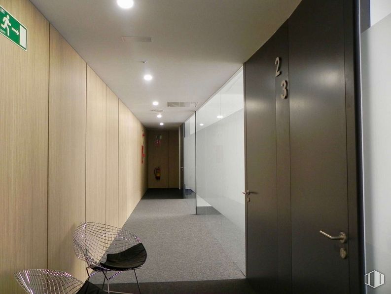 Oficina en venta en Edificio Auge I, Calle María Tubau, 8, Fuencarral - El Pardo, Madrid, 28049 con accesorio, entrada, piso, edificio, suelo, techo, mediante, aluminio, lámpara y habitación alrededor