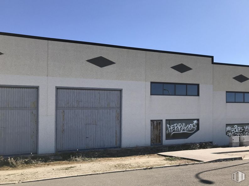 Industrial for sale at Terreno Sector 4, 73, Barcience, Toledo, 45525 with window, building, sky, fixture, asphalt, land lot, door, composite material, landscape and facade around