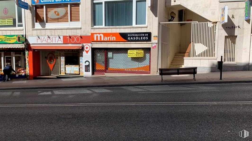 Retail for sale & for rent at Avenida Castilla La Mancha, Cuenca, 16003 with bench, building, window, road surface, asphalt, public space, gas, sidewalk, road and city around