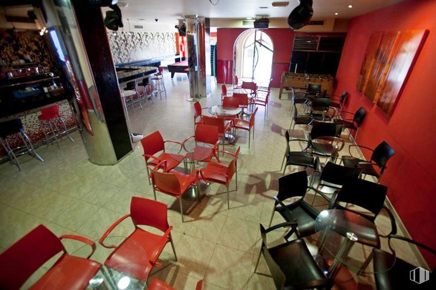 Retail for sale at Centro urbano, Quintanar del Rey, Cuenca, 16220 with chair, property, table, lighting, interior design, floor, flooring, hall, building and function hall around