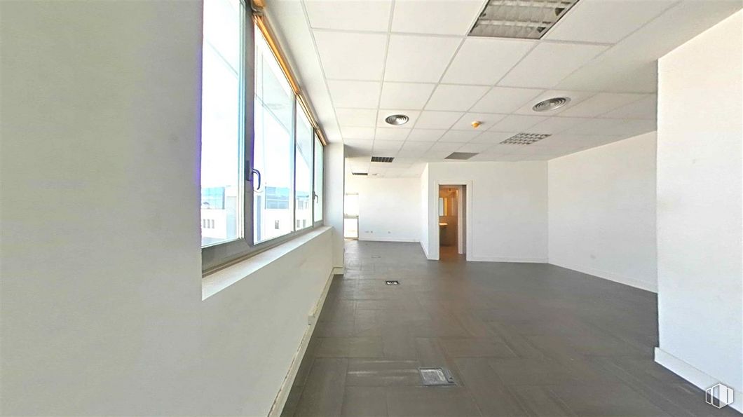 Office for sale at Calle Segundo Mata, Pozuelo de Alarcón, Madrid, 28224 with door, window, property, fixture, building, hall, flooring, house, ceiling and glass around