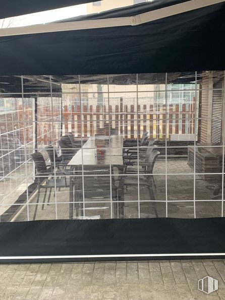 Retail for rent at calle Juan Gris, Torrejón de Ardoz, Madrid, 28850 with chair, composite material, metal, iron, mesh, glass, shade, steel, building material and aluminium around