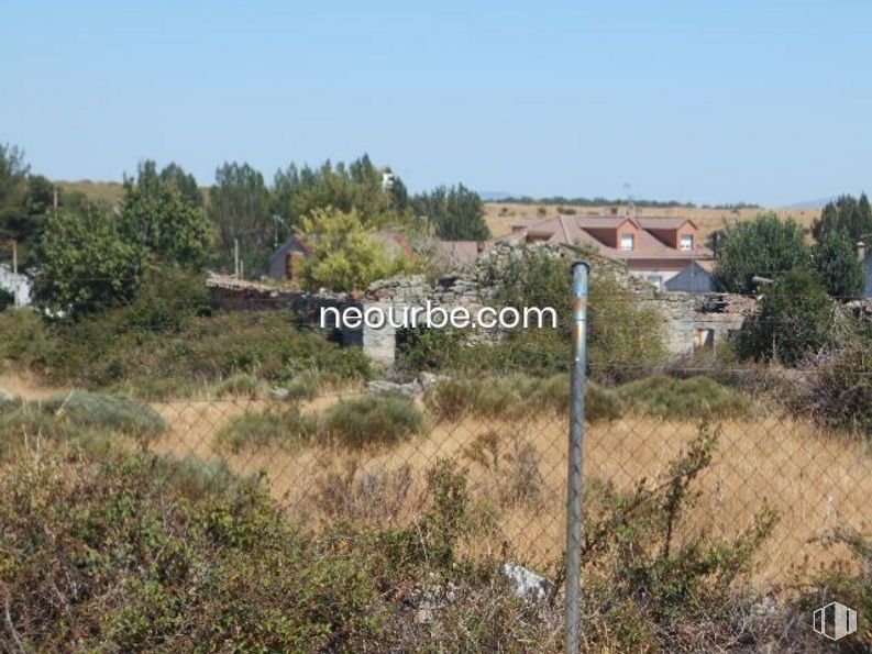 Land for sale at La Cañada, Herradón de Pinares, Ávila, 05294 with bridge, plant, sky, ecoregion, tree, natural landscape, land lot, plain, grass and landscape around