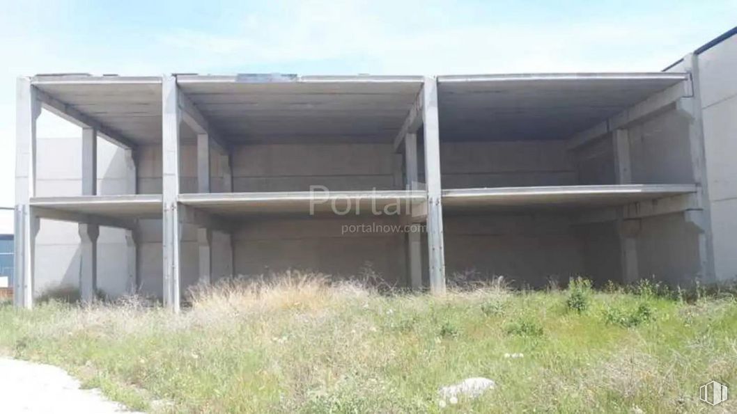 Industrial for sale at Polígono industrial El Viso de San Juan, El Viso de San Juan, Toledo, 45215 with building, sky, land lot, plant, composite material, grass, cloud, facade, landscape and concrete around