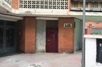 Retail for sale at Calle Empecinado, 62, Móstoles, Madrid, 28937 with door, window, building, brickwork, wood, brick, road surface, neighbourhood, material property and fixture around