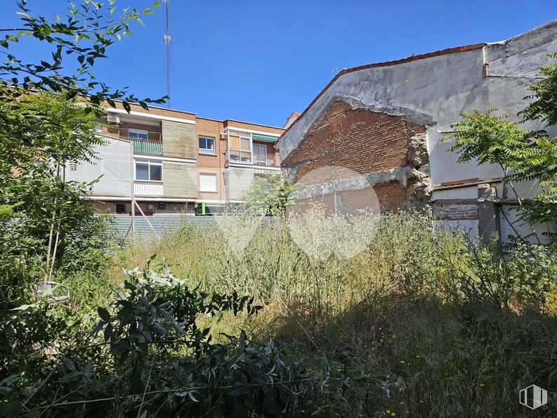 Suelo en venta en Casco Histórico, Vicálvaro, Madrid, 28032 con casa, cielo, planta, edificio, ventana, accesorio, diseño urbano, zona residencial, árbol y fachada alrededor