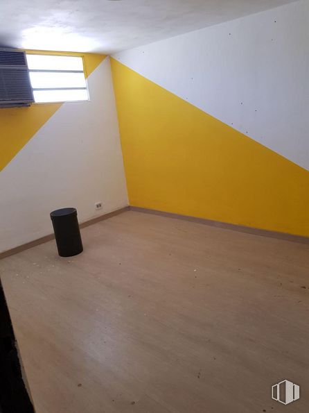 Nave en venta en Zona Polígono de Torrejón de Ardoz, Torrejón de Ardoz, Madrid, 28850 con alumbrado, madera, suelo, piso, escaleras, pintura, tintes y matices, madera, material compuesto y tinte para madera alrededor