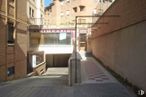 Local en venta en Zona Barrio de San Lorenzo, Segovia, 40003 con edificio, ventana, superficie de carretera, diseño urbano, cielo, suelo, casa, madera, carretera y ladrillo alrededor