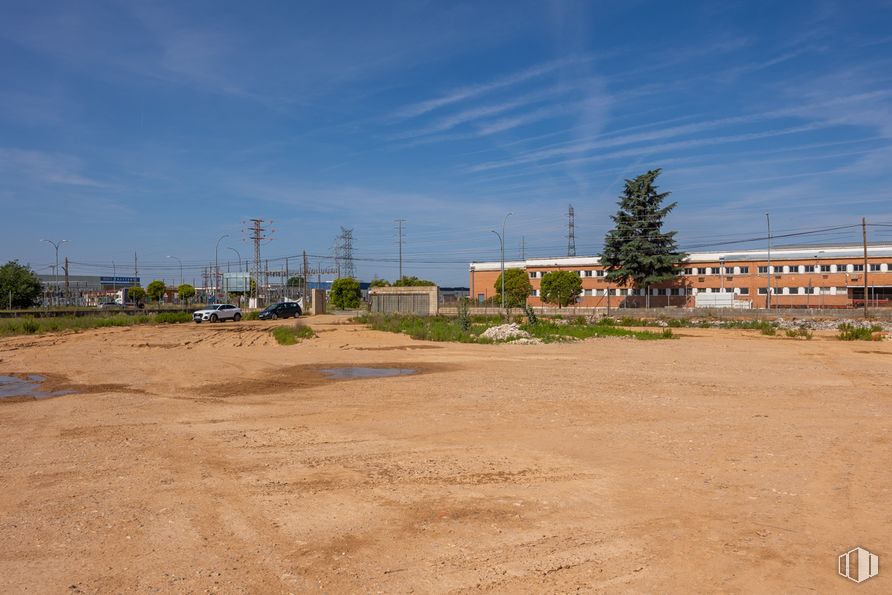 Land for sale at Avenida Cristóbal Colón, 232, Guadalajara, 19004 with building, sky, cloud, plant, land lot, asphalt, tree, plain, road surface and road around