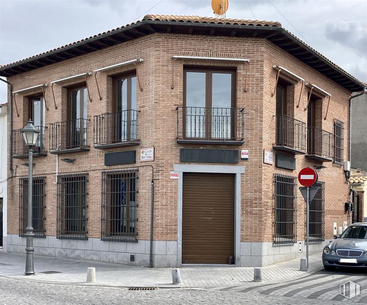 Local en venta en Zona Centro , Navalcarnero, Madrid, 28600 con coche, ventana, casa, vehículo, cielo, edificio, nube, matrícula del vehículo, luz de estacionamiento y puerta alrededor